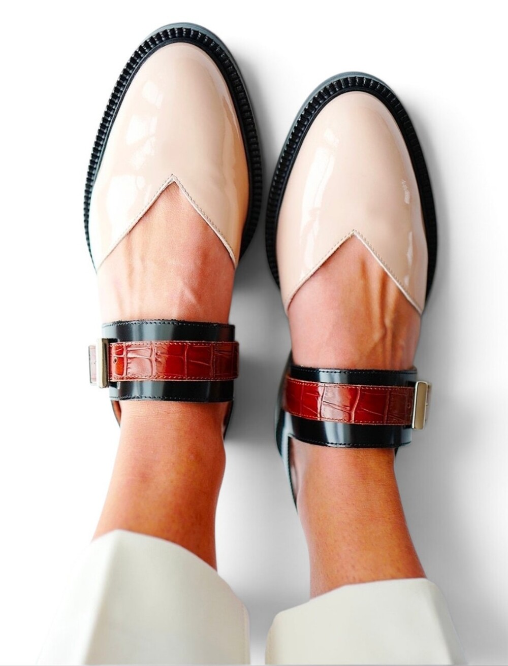 INCH2 Vinyl Closed Toe Sandal 40